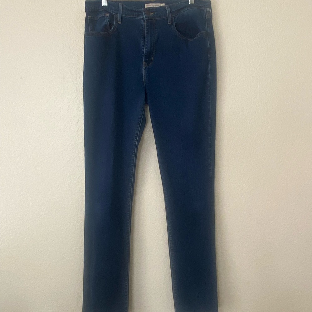 LEVI’E PREIUM 724 HIGH RISE STRAIGHT  Women Size 32 Blue